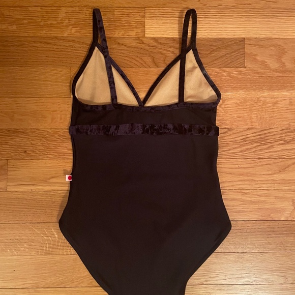 Yumiko Leotard - Picture 2 of 2